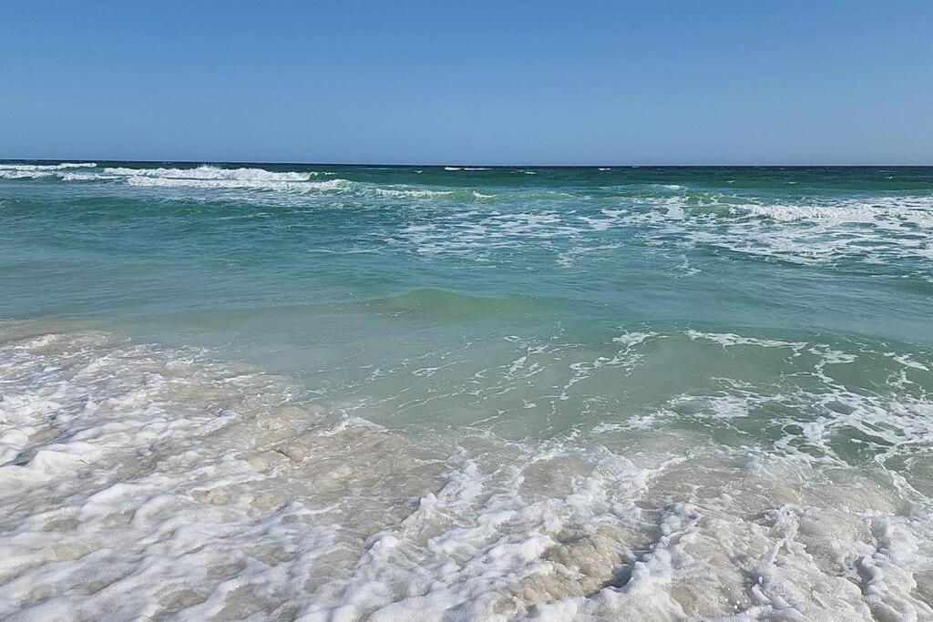 Entire Home- Gorgeous 3Br Townhome Pool, Grill, Washer, Dryer, 2 Free Drive Up Spaces Sleeps 6 Close To Everything Pcb! Panama City Beach Exterior photo
